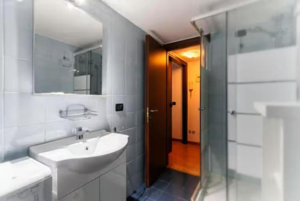 Appartamento Bilocale Al Nolo, Metropolitana Mm1 Pasteur Milano Esterno foto
